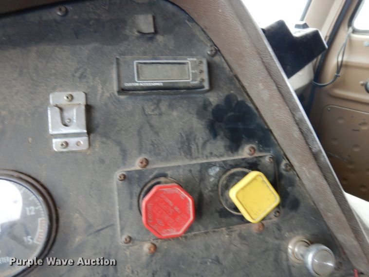 image for item DG6253 1980 International Transtar II seed tender truck