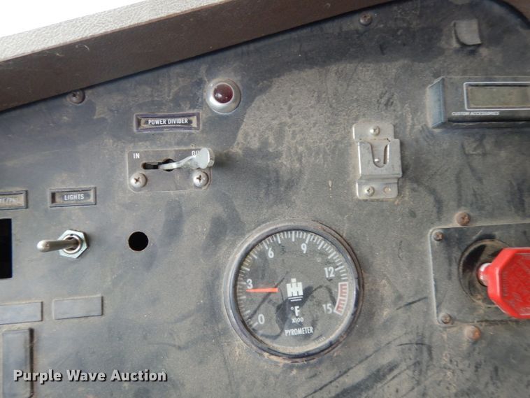 image for item DG6253 1980 International Transtar II seed tender truck