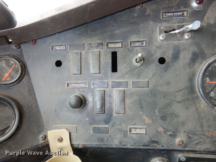 image for item DG6253 1980 International Transtar II seed tender truck