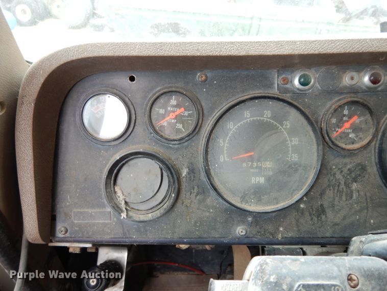 image for item DG6253 1980 International Transtar II seed tender truck