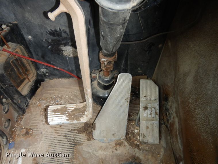 image for item DG6253 1980 International Transtar II seed tender truck