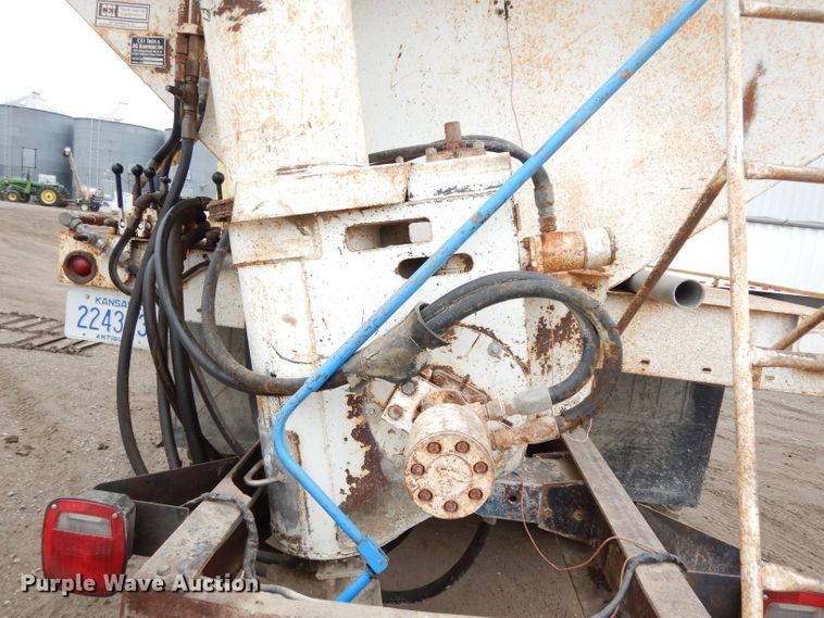 image for item DG6253 1980 International Transtar II seed tender truck