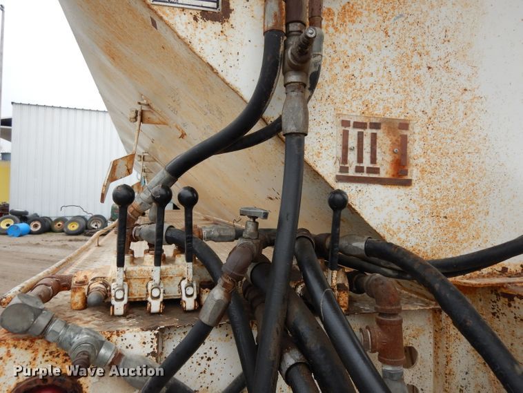 image for item DG6253 1980 International Transtar II seed tender truck