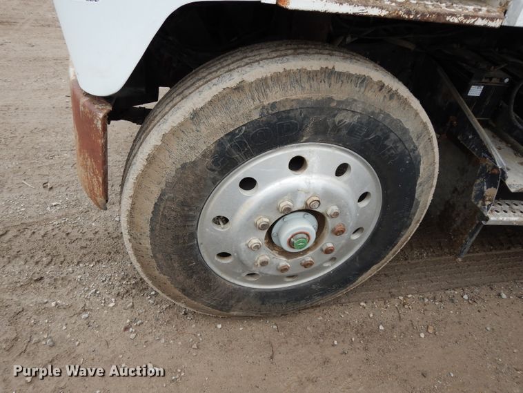 image for item DG6253 1980 International Transtar II seed tender truck