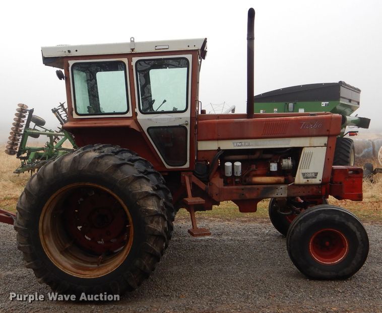 image for item DH6306 International 1066 tractor