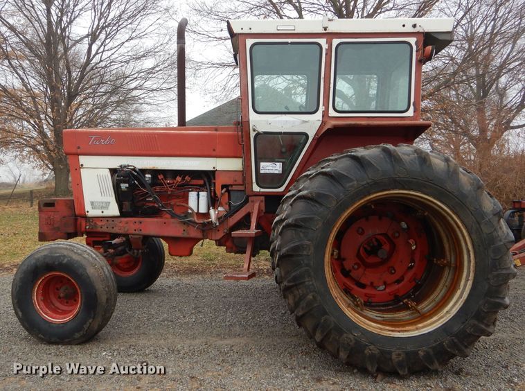 image for item DH6306 International 1066 tractor