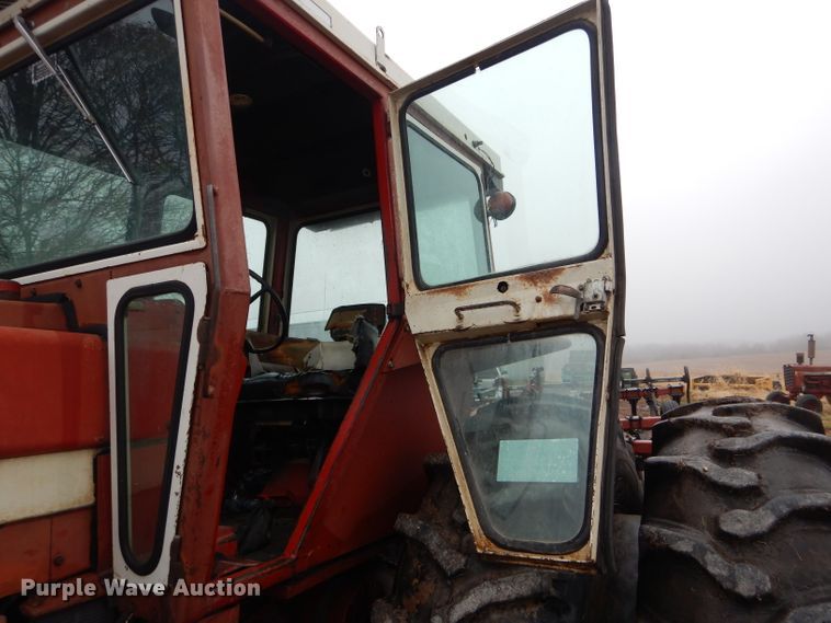 image for item DH6306 International 1066 tractor