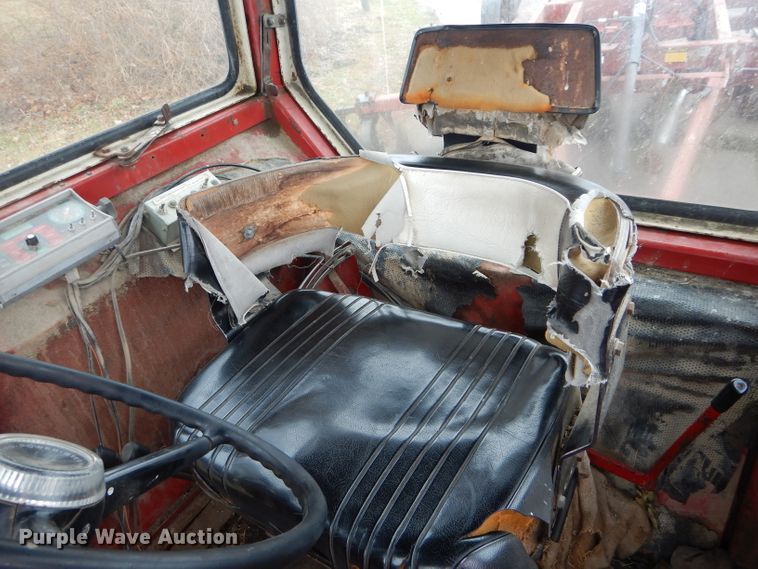 image for item DH6306 International 1066 tractor