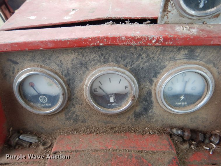 image for item DH6306 International 1066 tractor