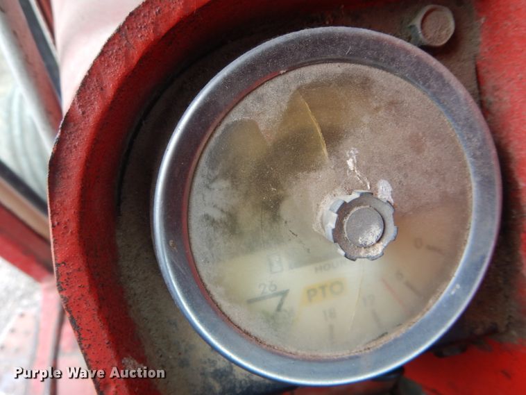 image for item DH6306 International 1066 tractor