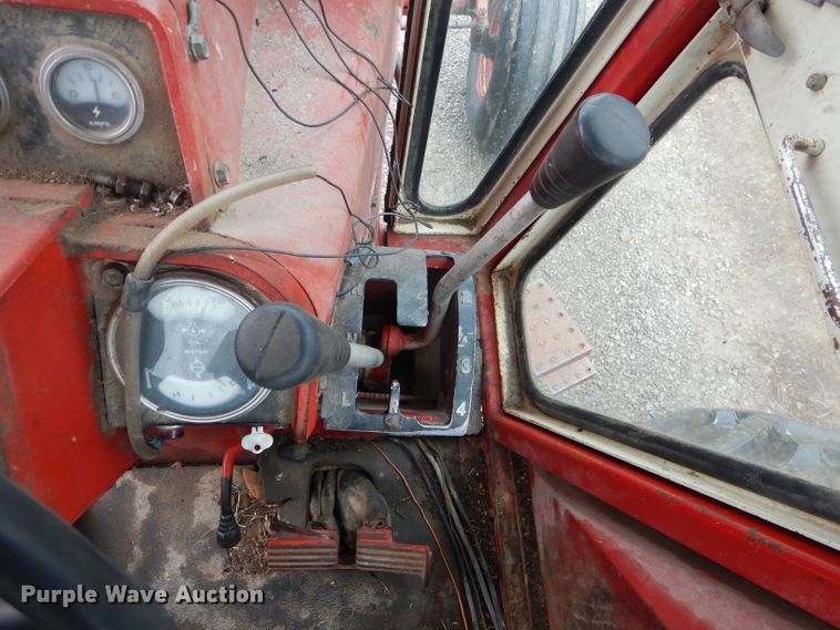 image for item DH6306 International 1066 tractor