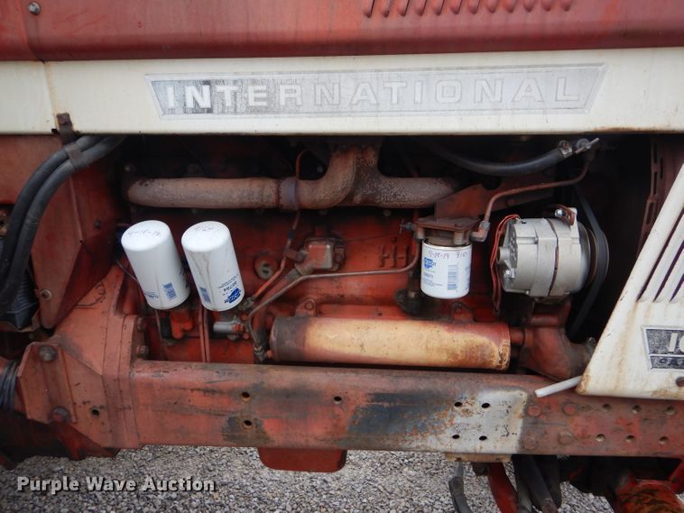 image for item DH6306 International 1066 tractor