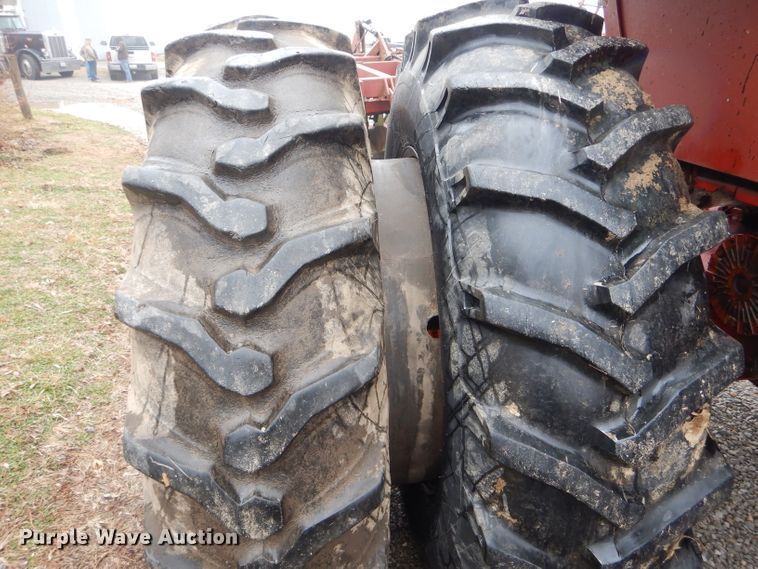 image for item DH6306 International 1066 tractor