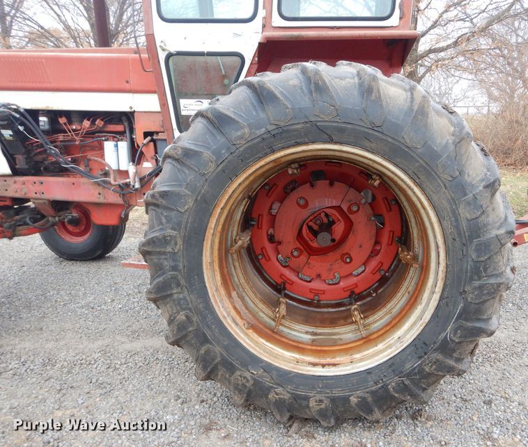 image for item DH6306 International 1066 tractor