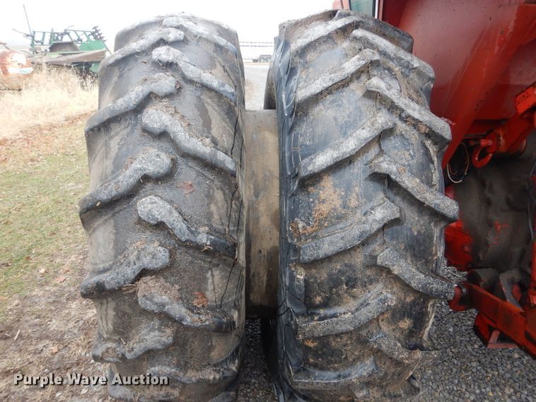 image for item DH6306 International 1066 tractor