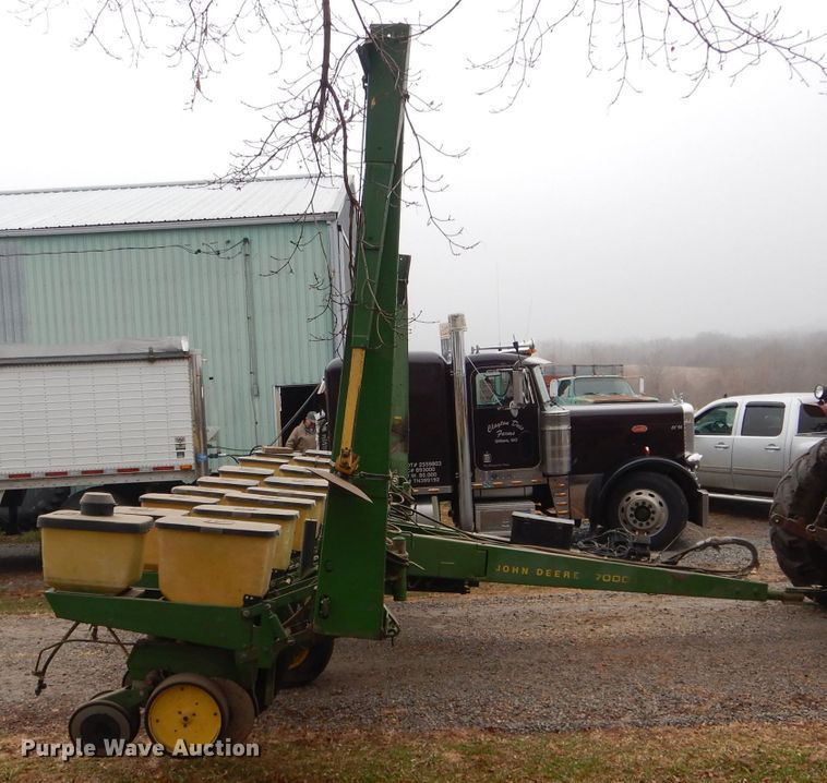 image for item DH6310 John Deere 7000 planter