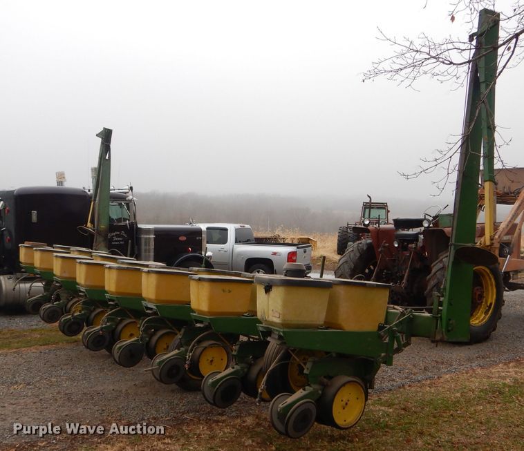 image for item DH6310 John Deere 7000 planter
