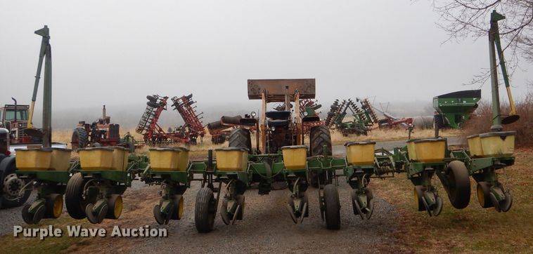 image for item DH6310 John Deere 7000 planter