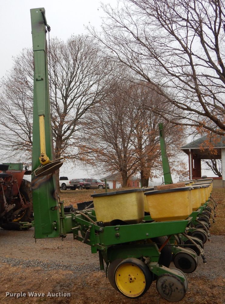 image for item DH6310 John Deere 7000 planter