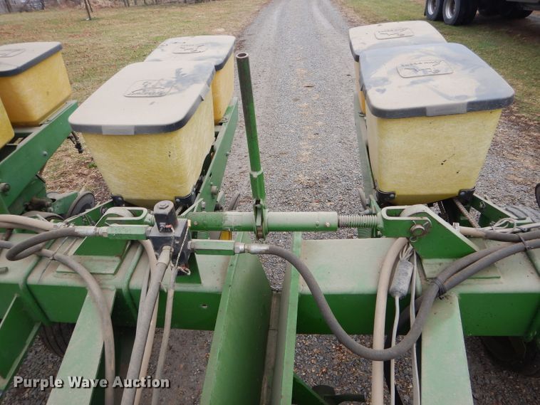 image for item DH6310 John Deere 7000 planter