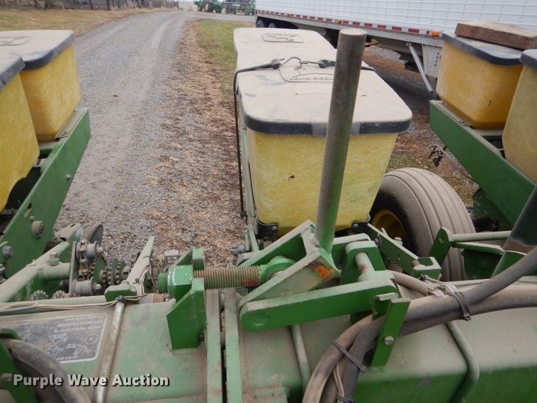 image for item DH6310 John Deere 7000 planter