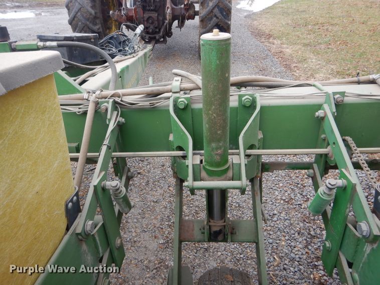 image for item DH6310 John Deere 7000 planter