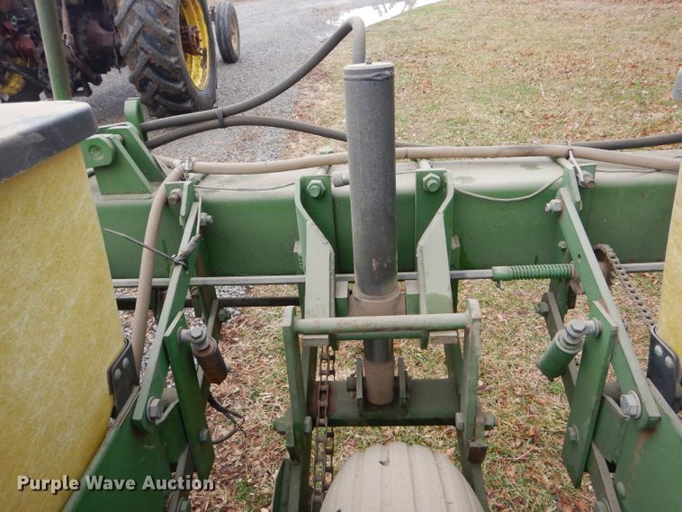 image for item DH6310 John Deere 7000 planter