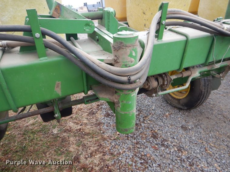 image for item DH6310 John Deere 7000 planter