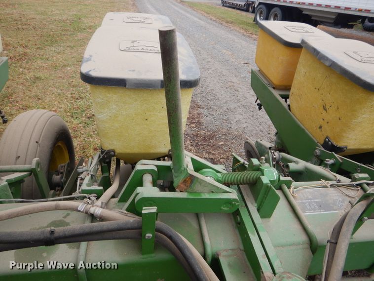 image for item DH6310 John Deere 7000 planter