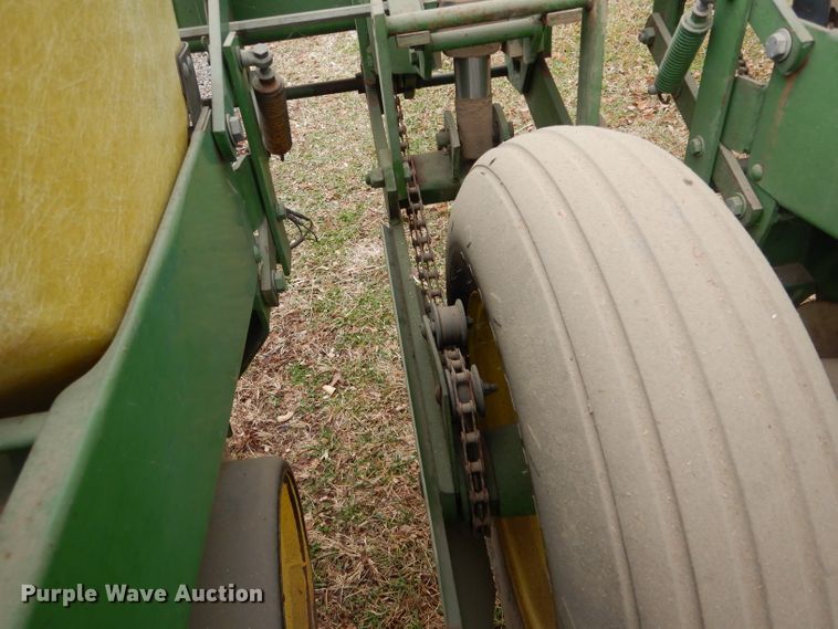 image for item DH6310 John Deere 7000 planter