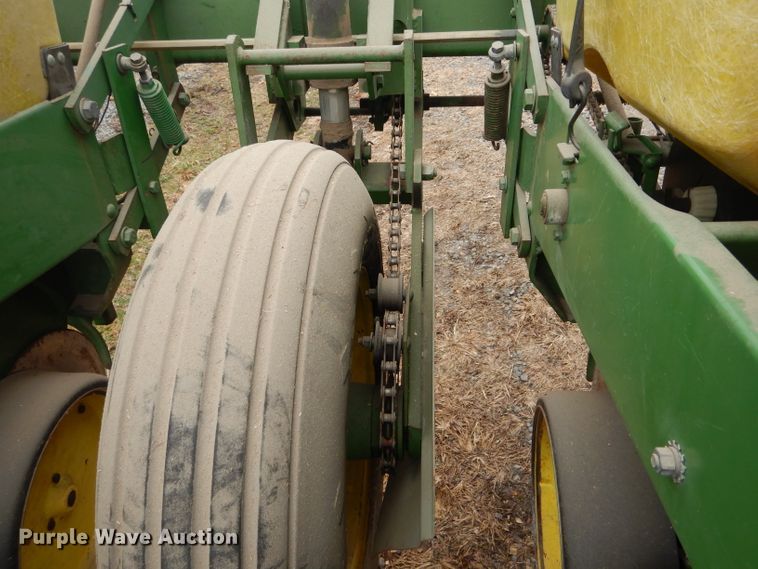 image for item DH6310 John Deere 7000 planter