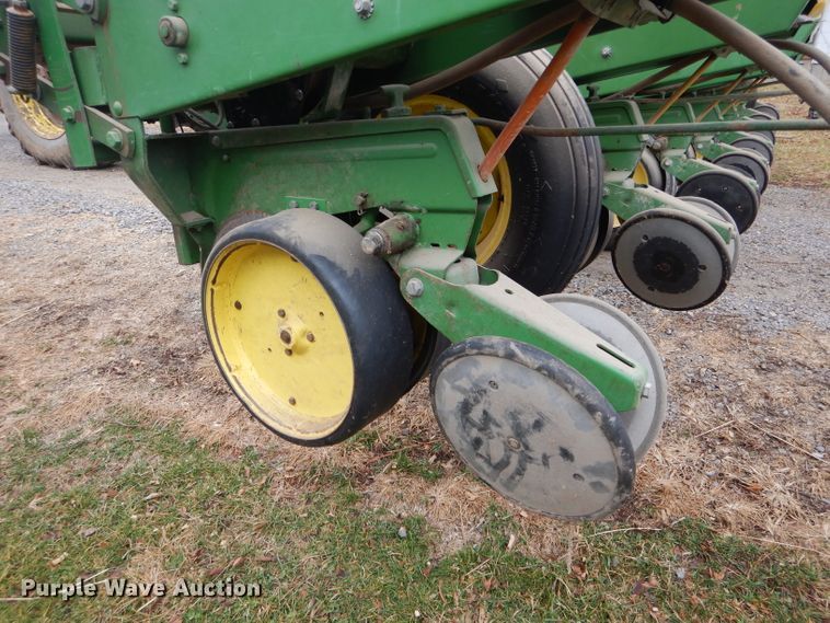 image for item DH6310 John Deere 7000 planter
