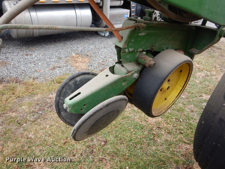 image for item DH6310 John Deere 7000 planter