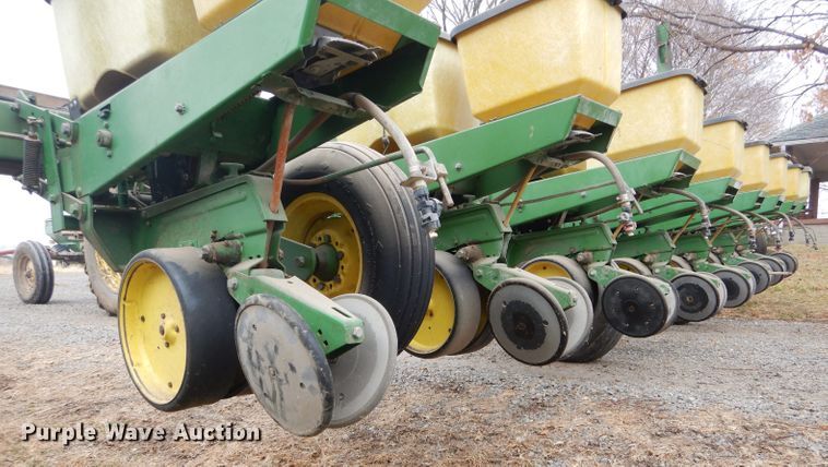 image for item DH6310 John Deere 7000 planter