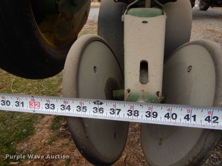 image for item DH6310 John Deere 7000 planter