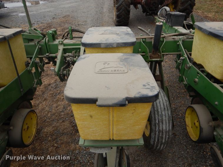 image for item DH6310 John Deere 7000 planter