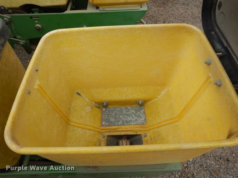 image for item DH6310 John Deere 7000 planter