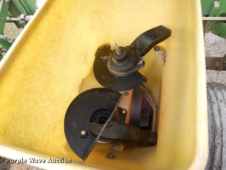 image for item DH6310 John Deere 7000 planter