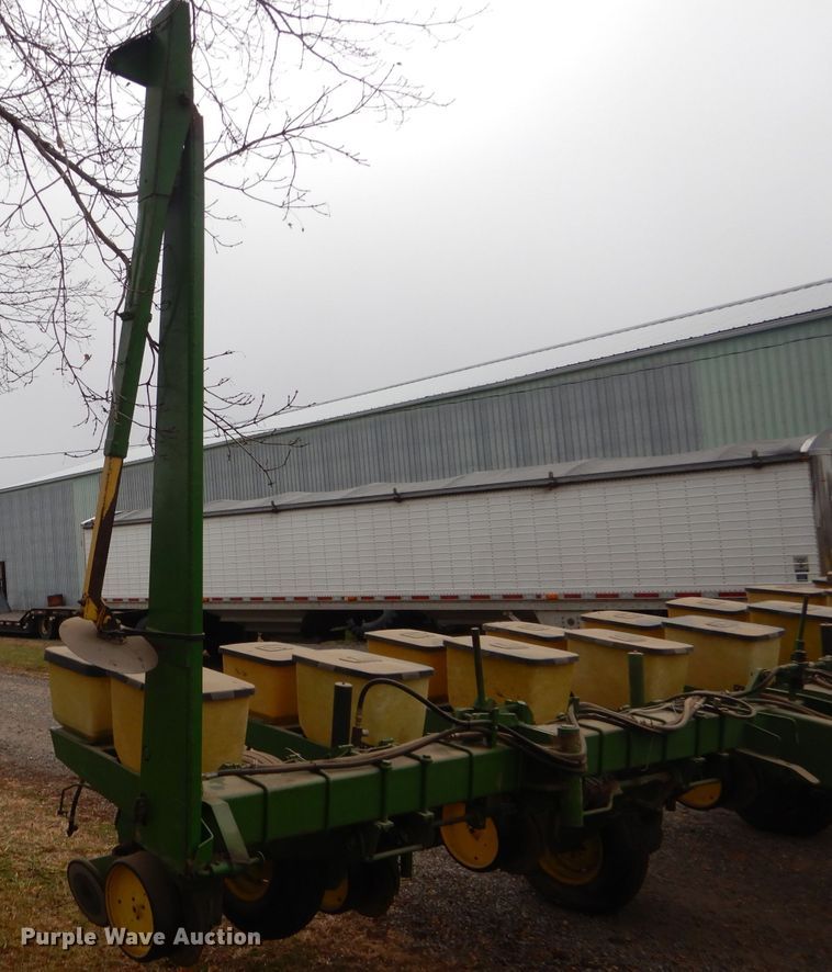 image for item DH6310 John Deere 7000 planter