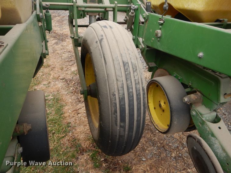 image for item DH6310 John Deere 7000 planter