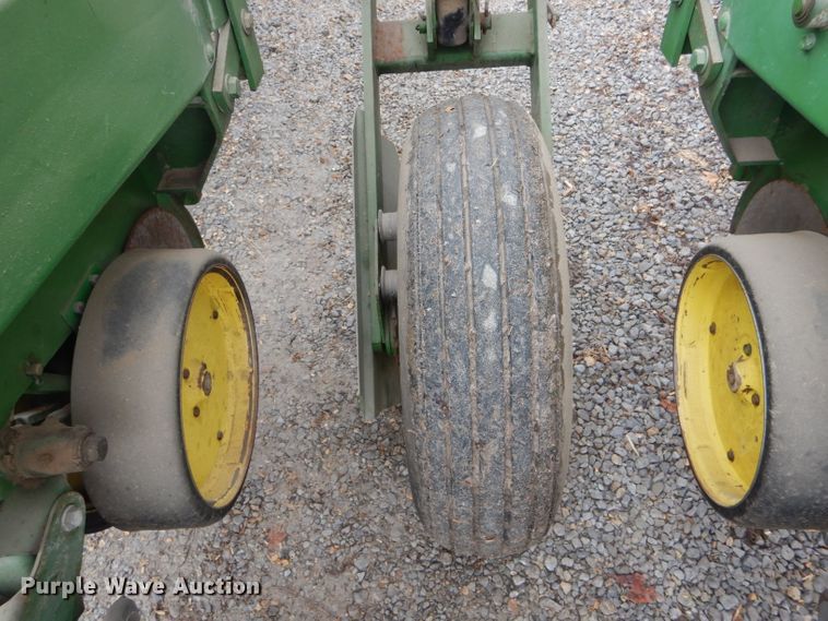 image for item DH6310 John Deere 7000 planter