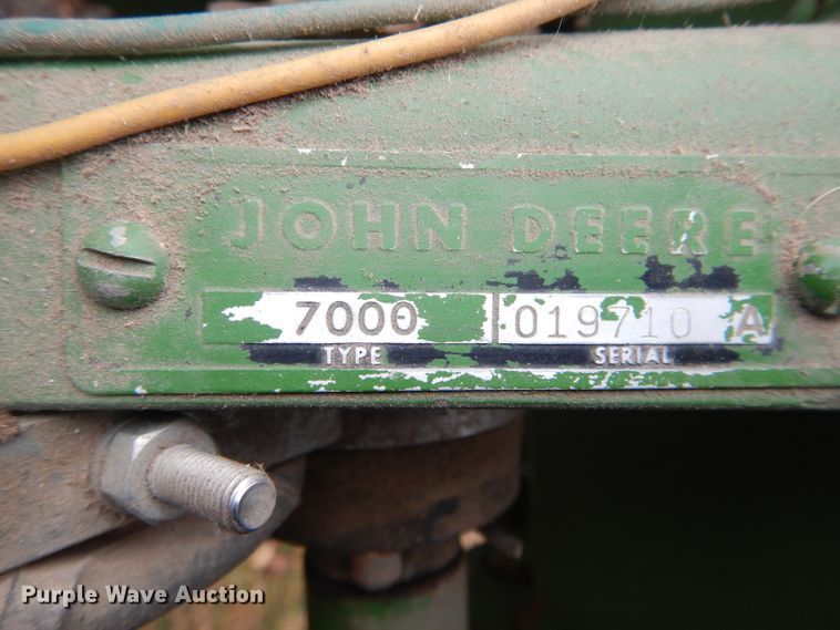 image for item DH6310 John Deere 7000 planter