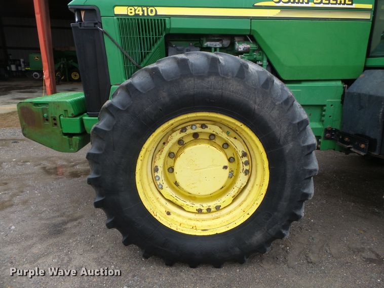 image for item DH7834 2000 John Deere 8410 MFWD tractor