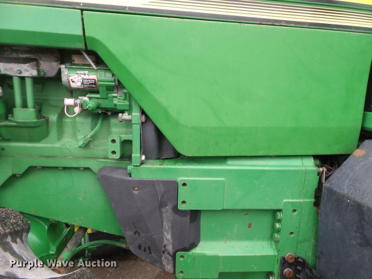 image for item DH7834 2000 John Deere 8410 MFWD tractor