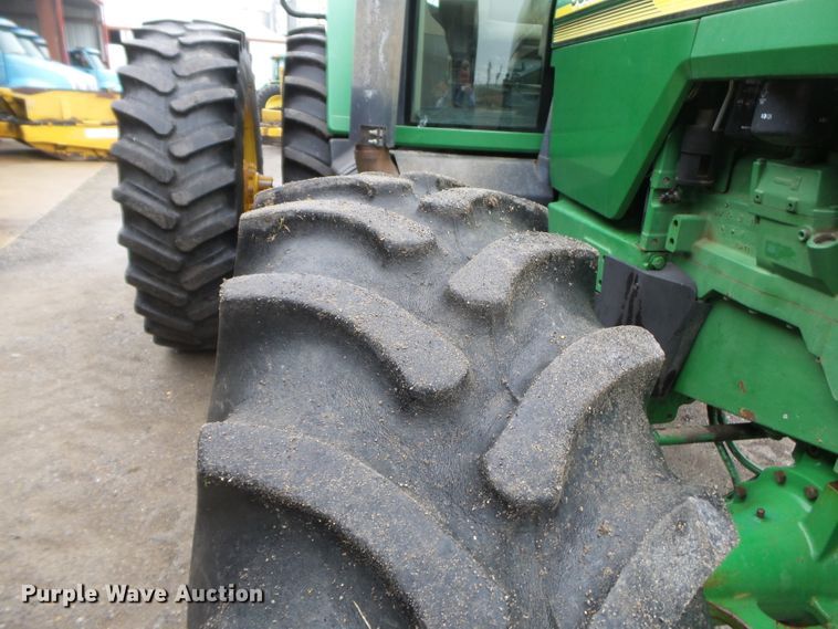 image for item DH7834 2000 John Deere 8410 MFWD tractor