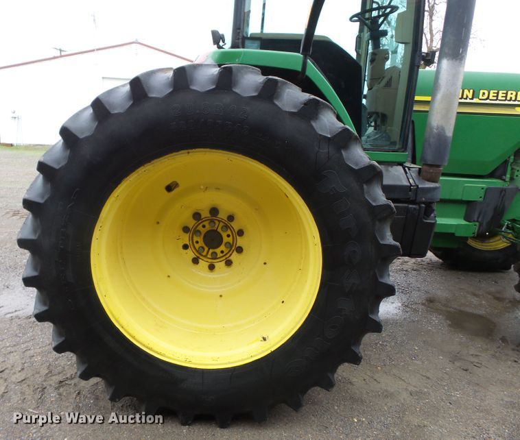 image for item DH7834 2000 John Deere 8410 MFWD tractor