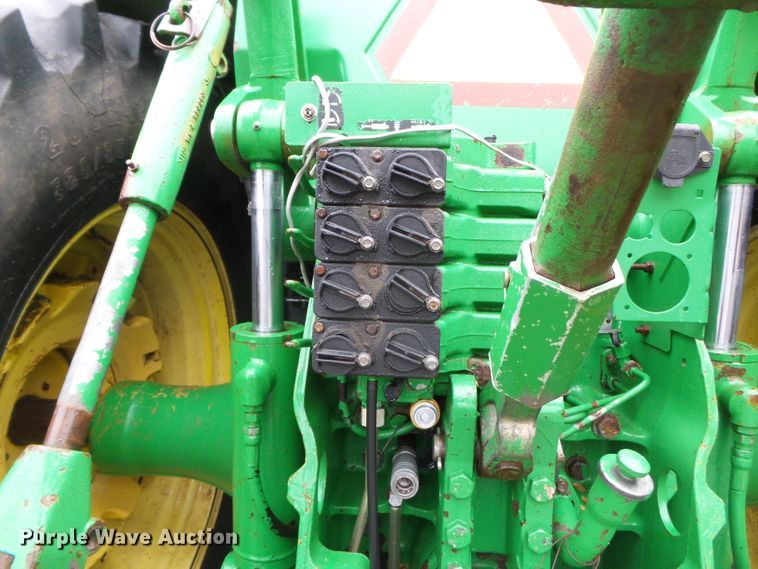 image for item DH7834 2000 John Deere 8410 MFWD tractor