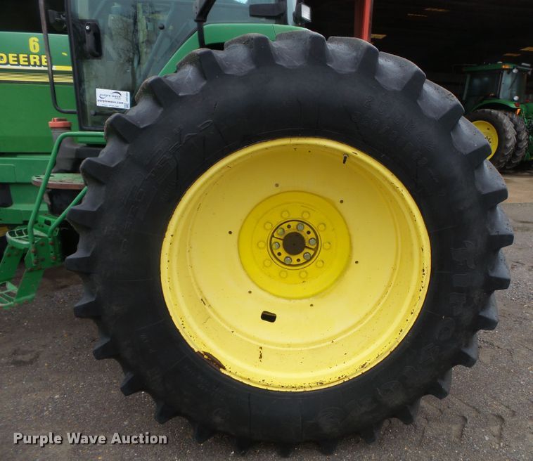 image for item DH7834 2000 John Deere 8410 MFWD tractor
