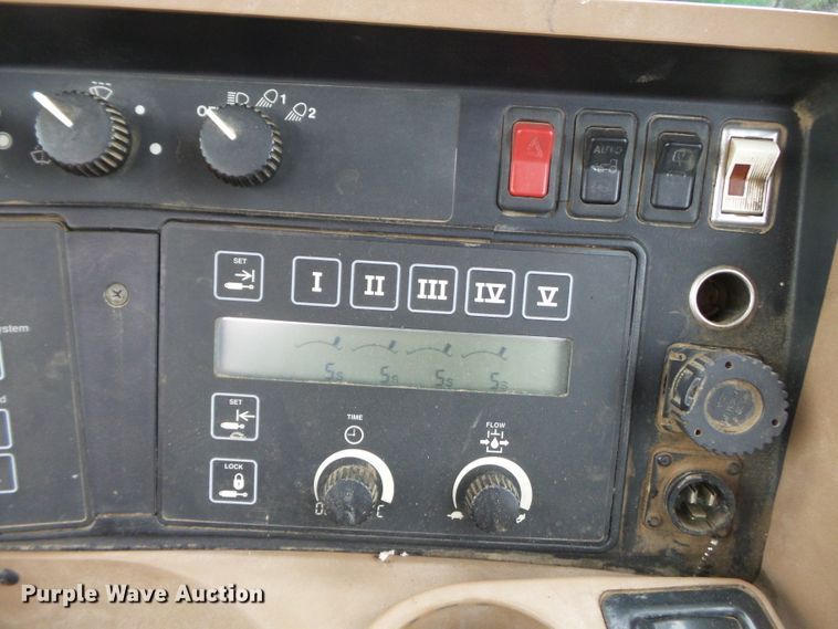 image for item DH7834 2000 John Deere 8410 MFWD tractor