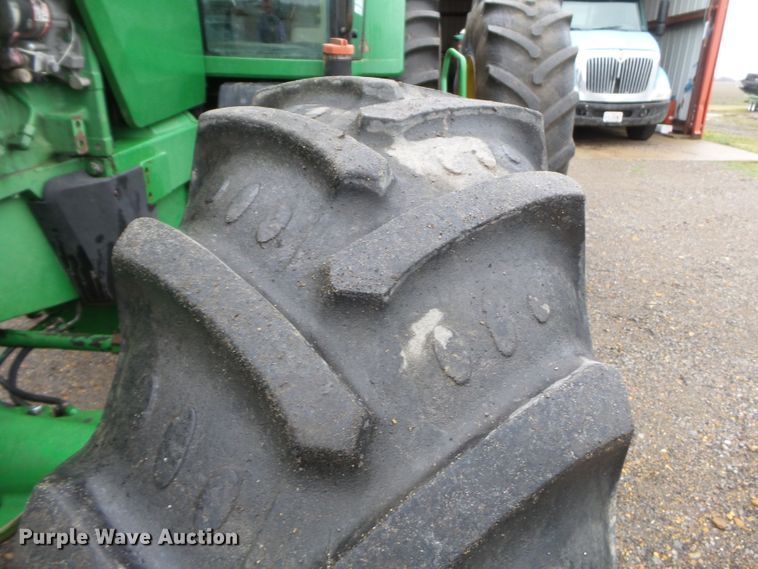 image for item DH7835 2001 John Deere 8410 MFWD tractor